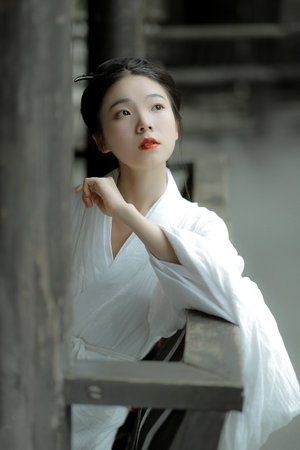 她是龙