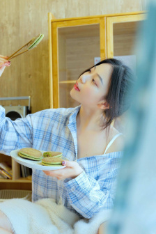 最野糙汉读心后，我在年代赢麻了