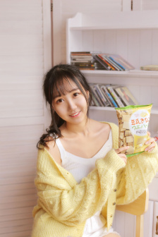 月色倾人而你倾城