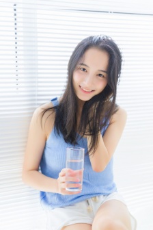 这个人强得过分却非要吃女帝软饭